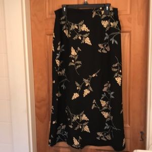 5/$25 Vintage Floral Maxi Skirt